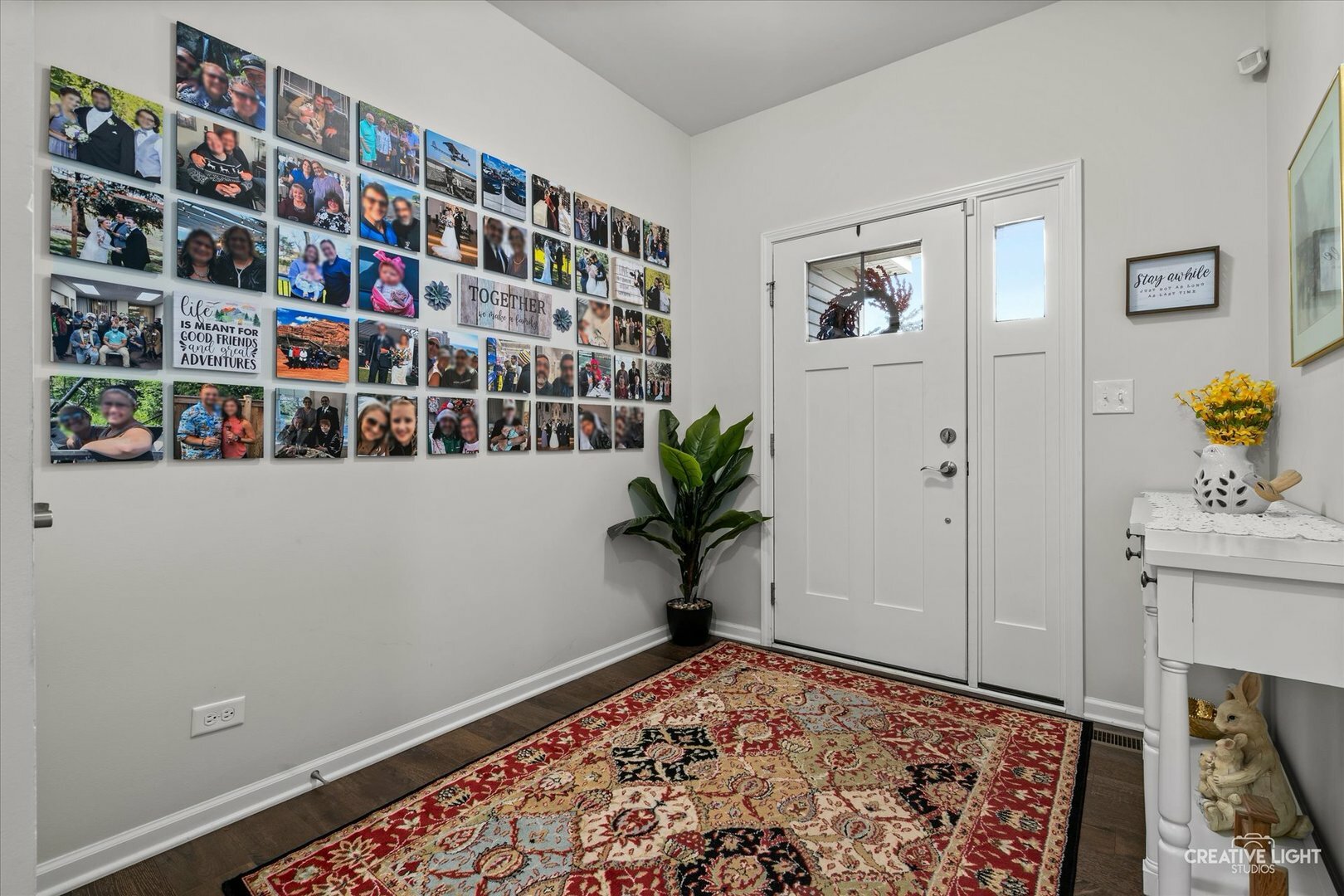 Property Photo: 1285 Highpoint Court IL 60103