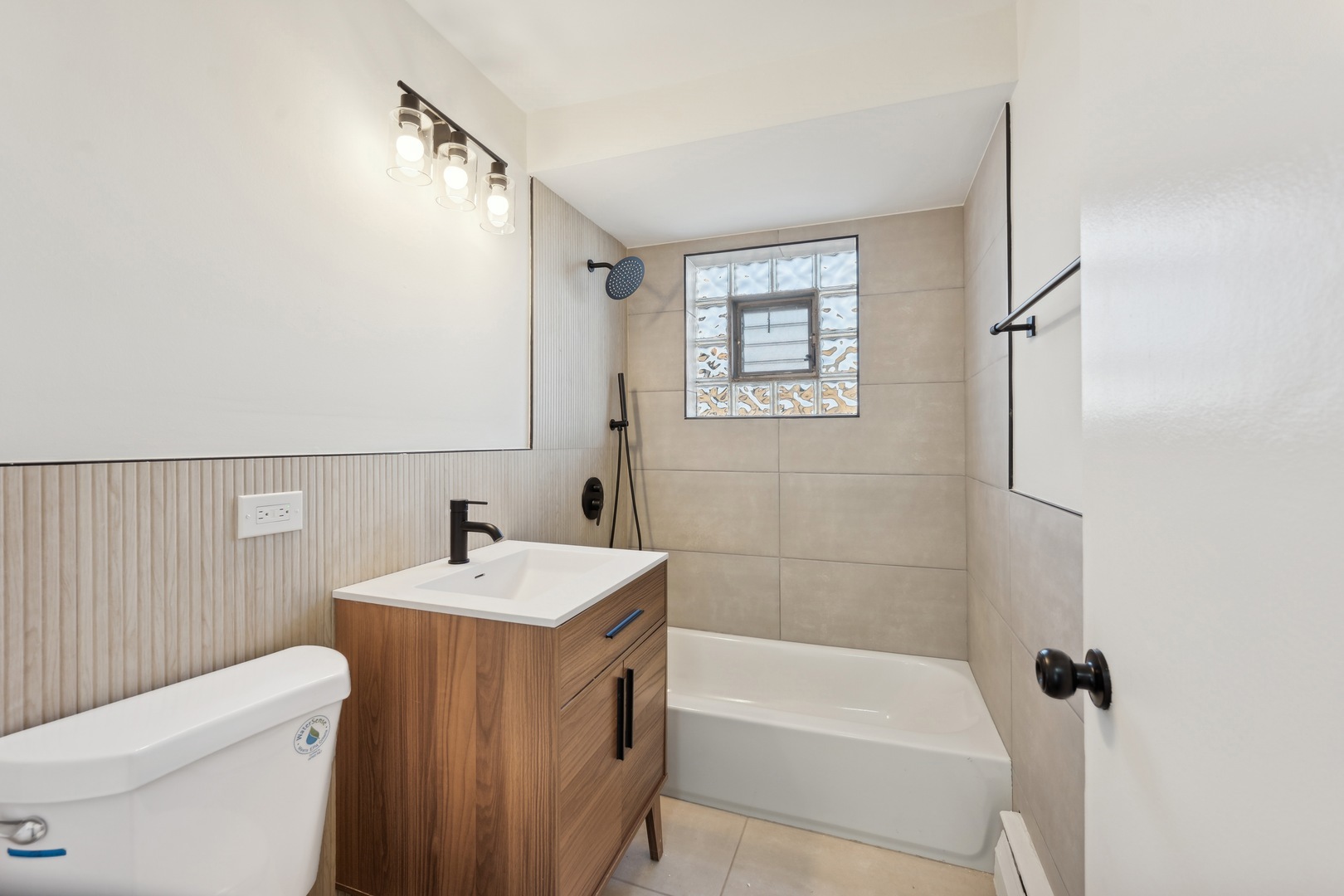 Property Photo: 2 Le Moyne Parkway 3N IL 60302