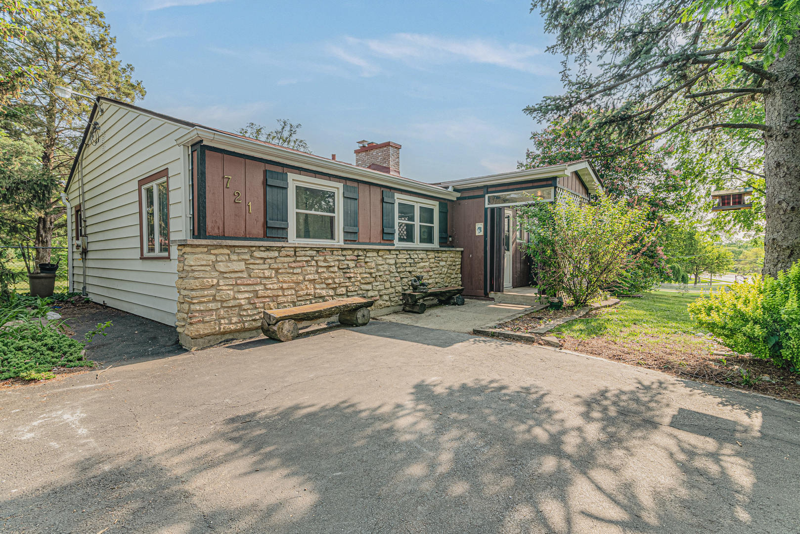 Property Photo:  721 E Washington Street  IL 60185 