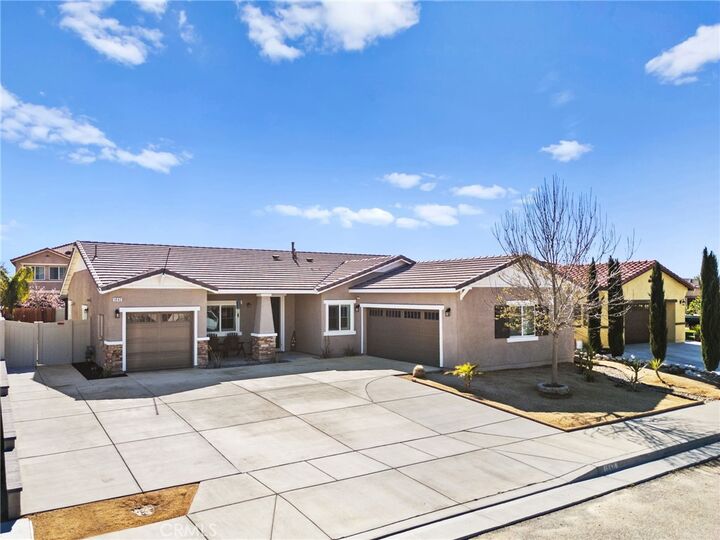 Property Photo:  1842 Stream Pointe  CA 92582 