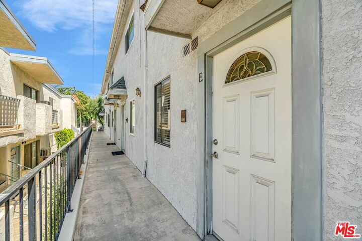 Property Photo: 456 E Magnolia Boulevard E CA 91501