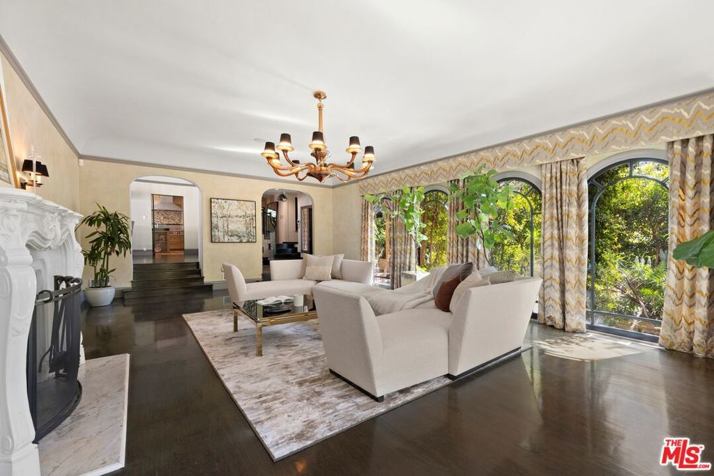 Property Photo:  3300 N Knoll Drive  CA 90068 