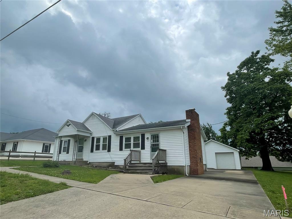 Property Photo: 103 E 3rd Street MO 65459