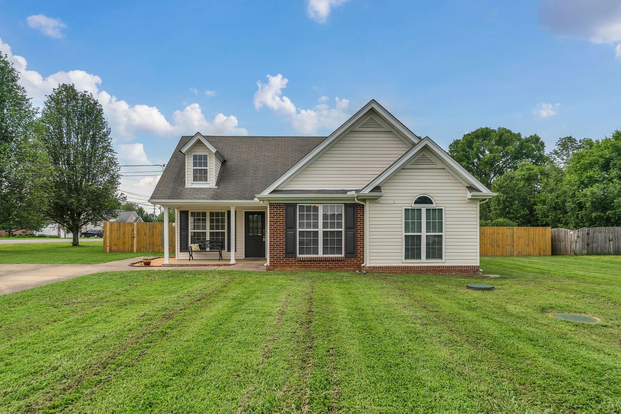 Property Photo: 1003 Herron St TN 37130