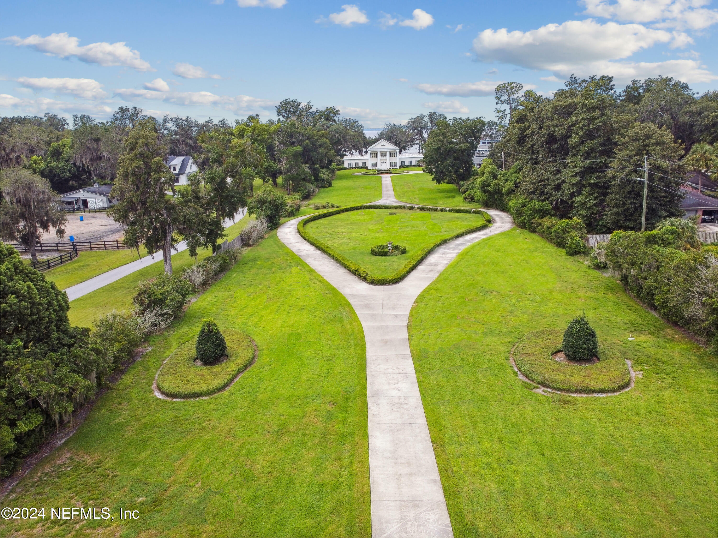 Property Photo: 13936 Mandarin Road FL 32223