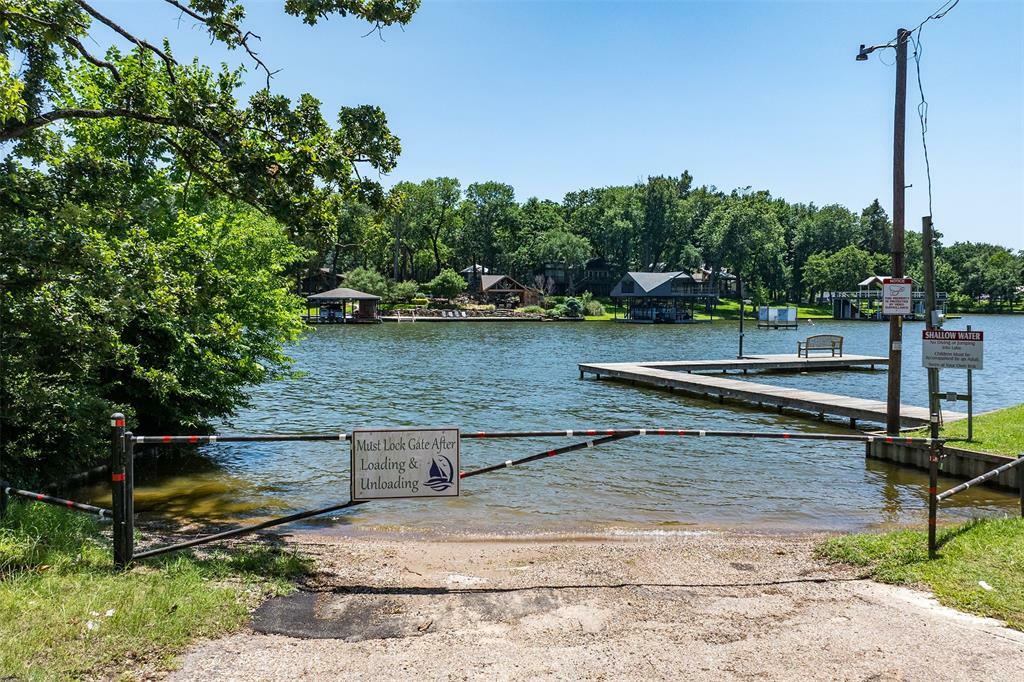 Property Photo: 147 Carolynn Road TX 75156