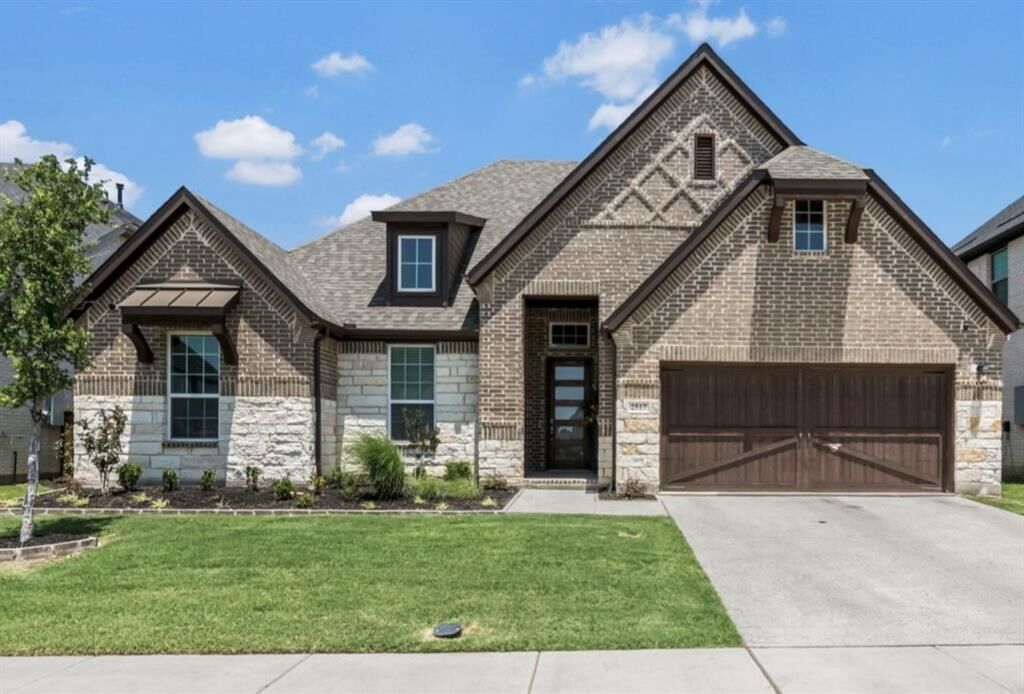 Property Photo: 2517 Blackpool Court TX 75009