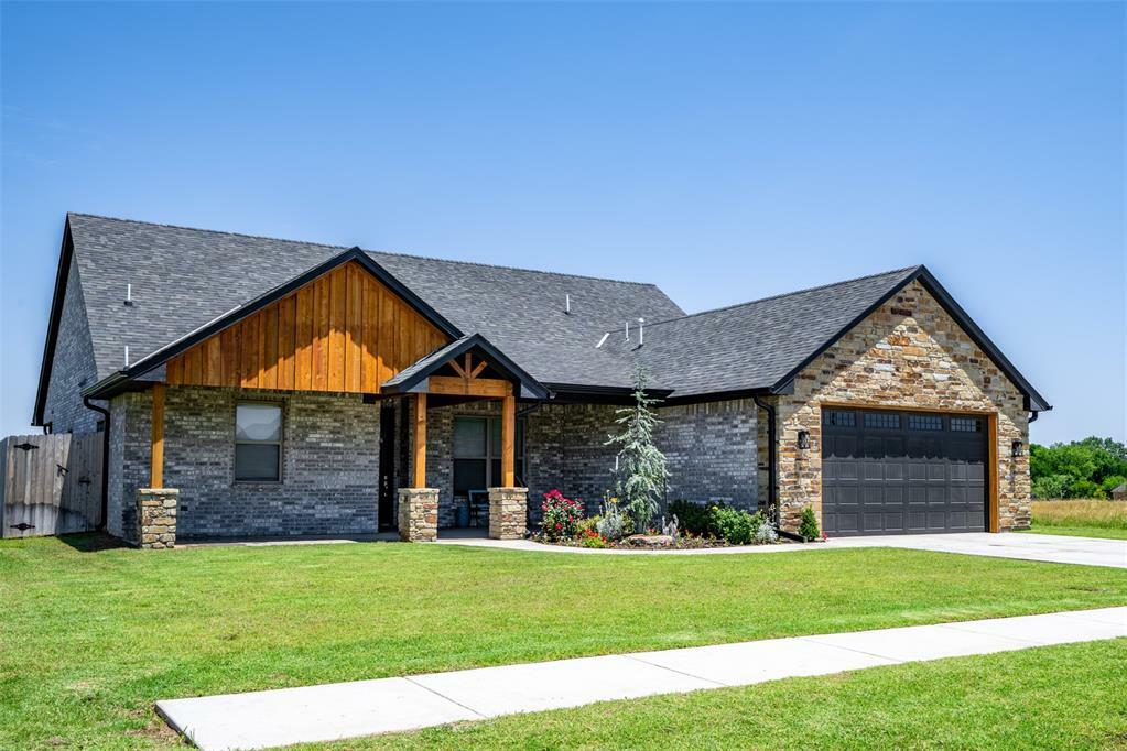 Property Photo: 8725 NW Kensington Place OK 73505
