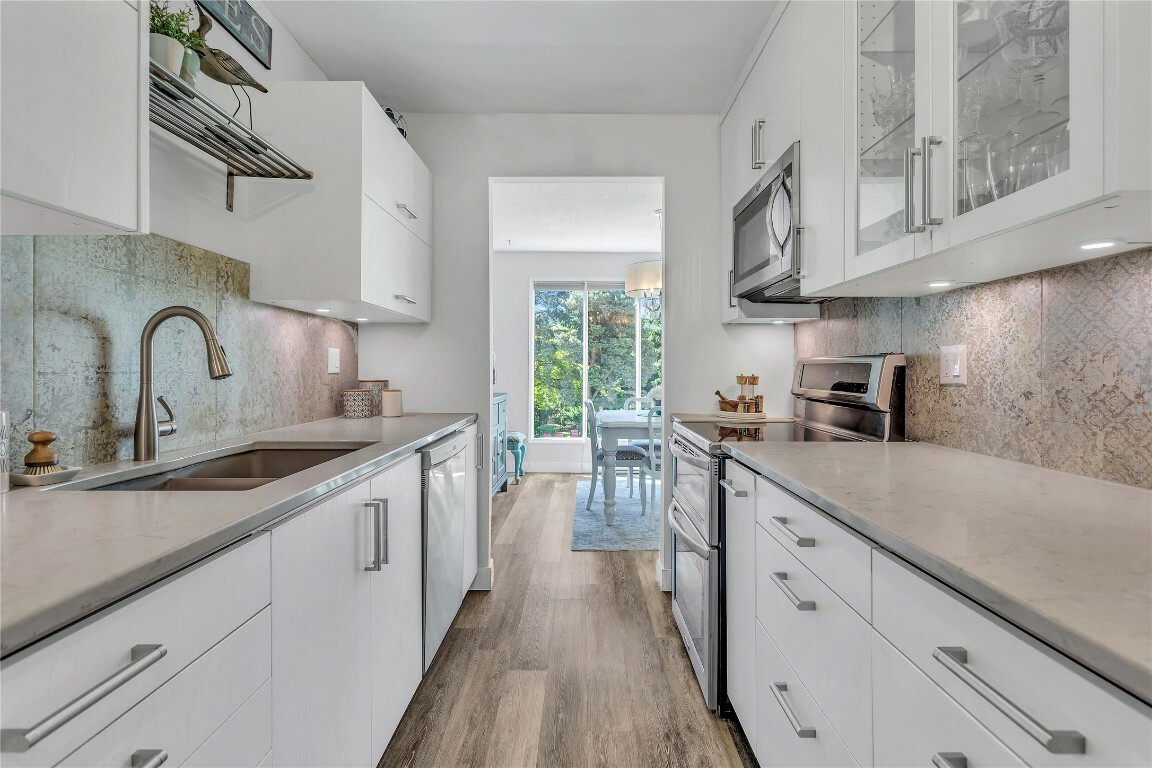Property Photo: 1056 Bernard Avenue 216 BC V1Y 8L7