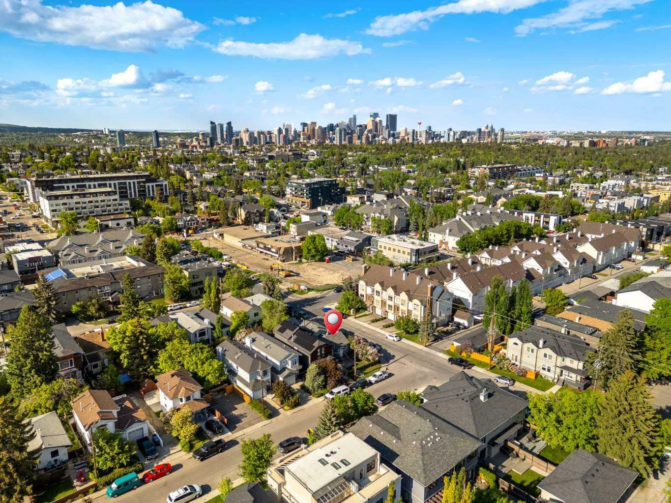 Photo de la propriété: 2002 36 Avenue SW AB T2T 2G7