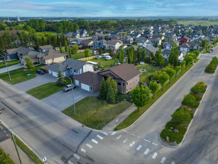 Photo de la propriété:  3450 57 Avenue  AB T4H 1C4 