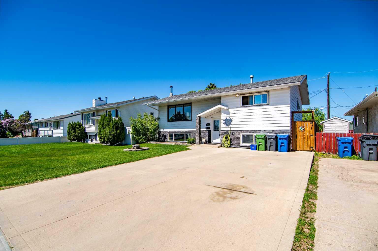 Property Photo: 5832 69 AB T4P 1C4