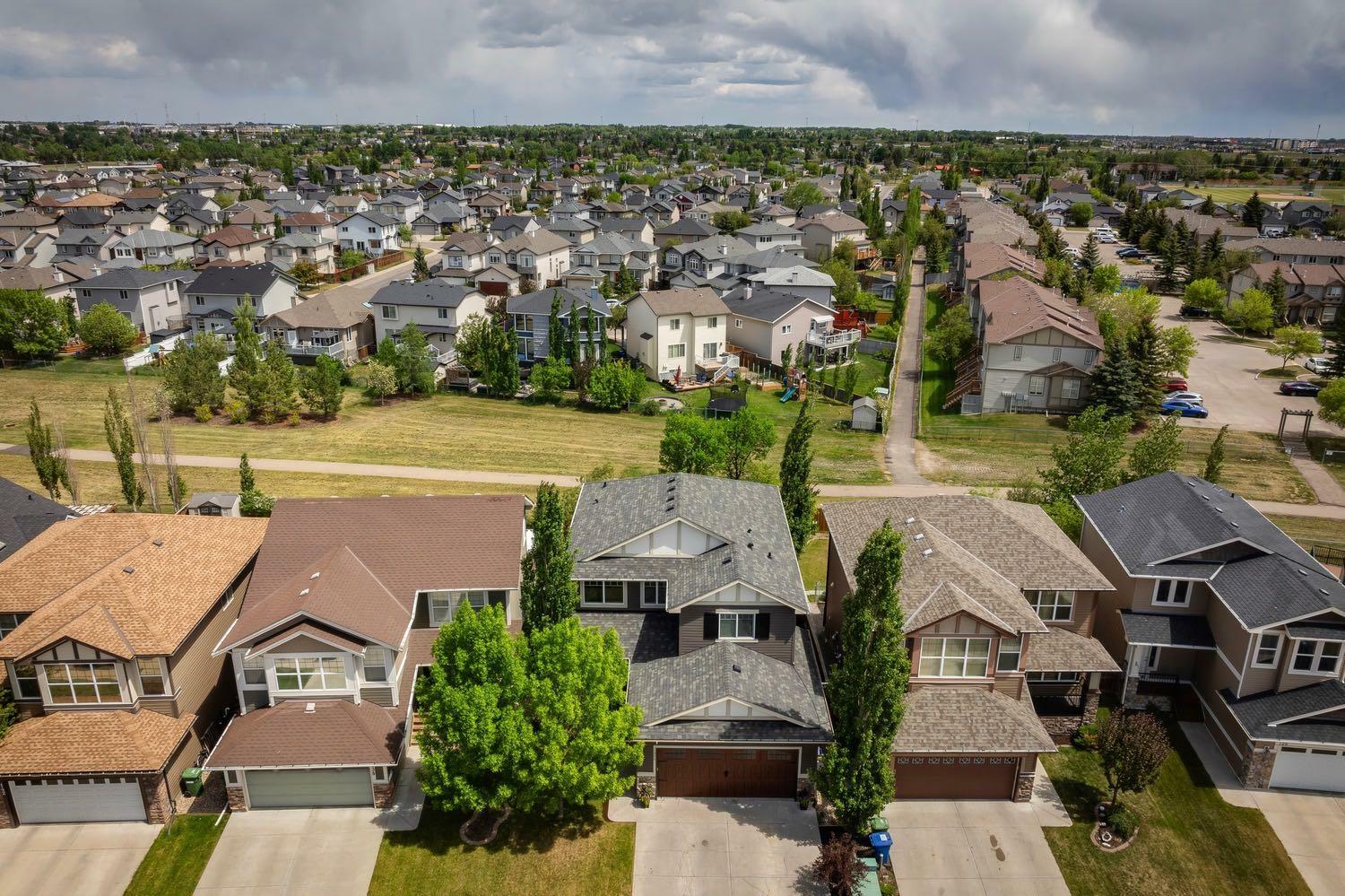 Property Photo: 134 Luxstone View SW AB T4B 0J7
