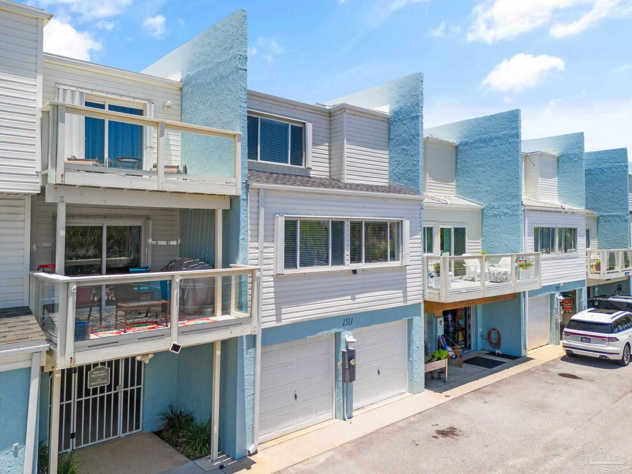 Property Photo: 1511 Via Deluna Dr FL 32561