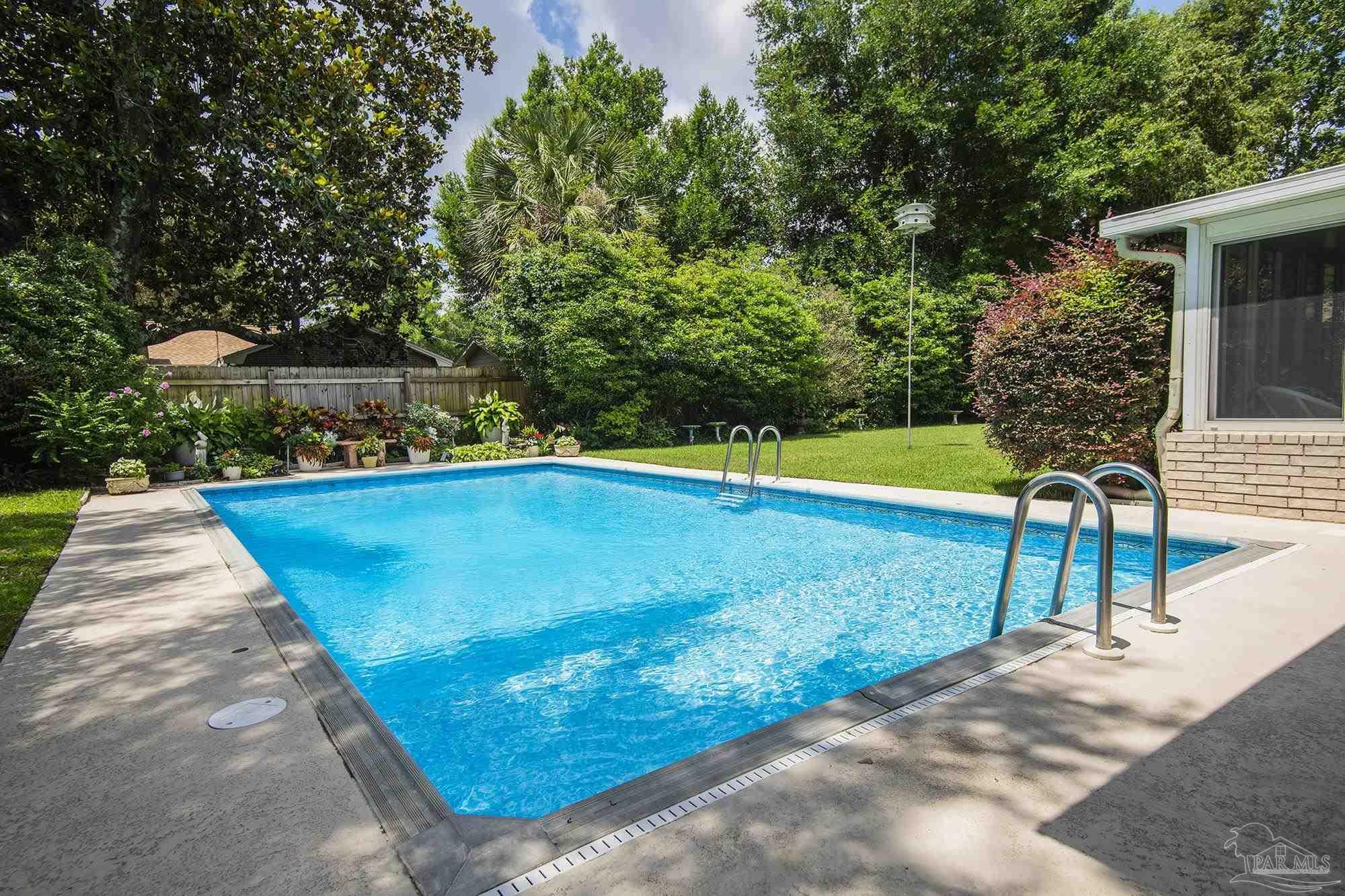 Property Photo: 4249 Futura Dr FL 32504