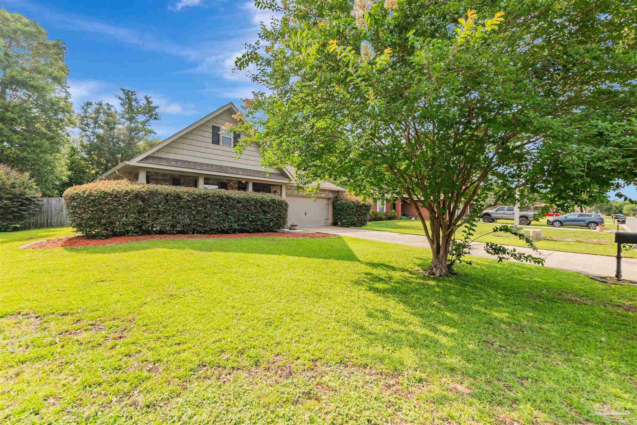 Property Photo: 5811 Rustic Ridge Cir FL 32570