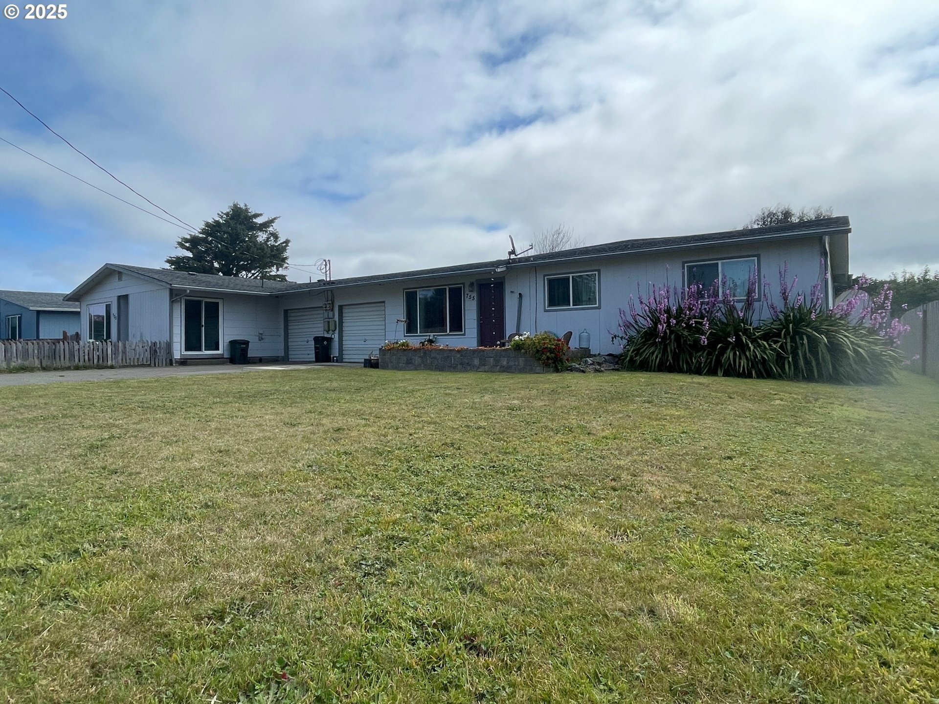 Property Photo: 755 735 Bluff Ave OR 97411