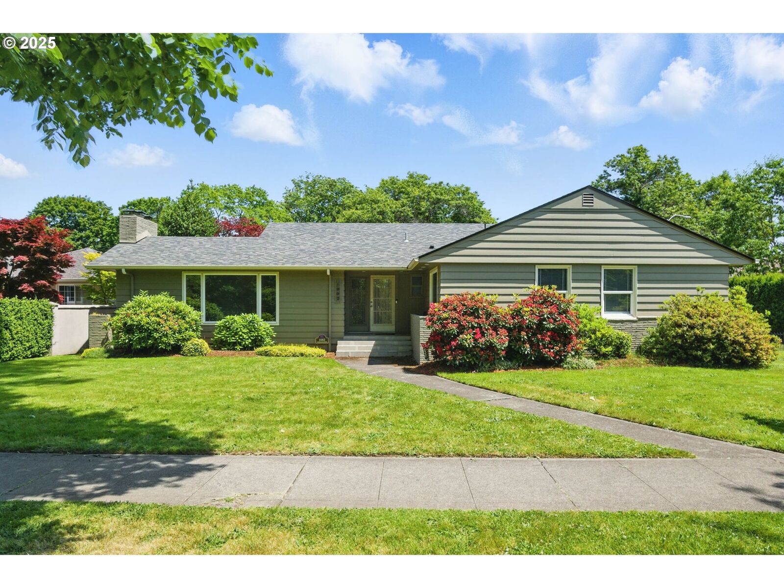 Property Photo:  1002 Kessler Blvd  WA 98632