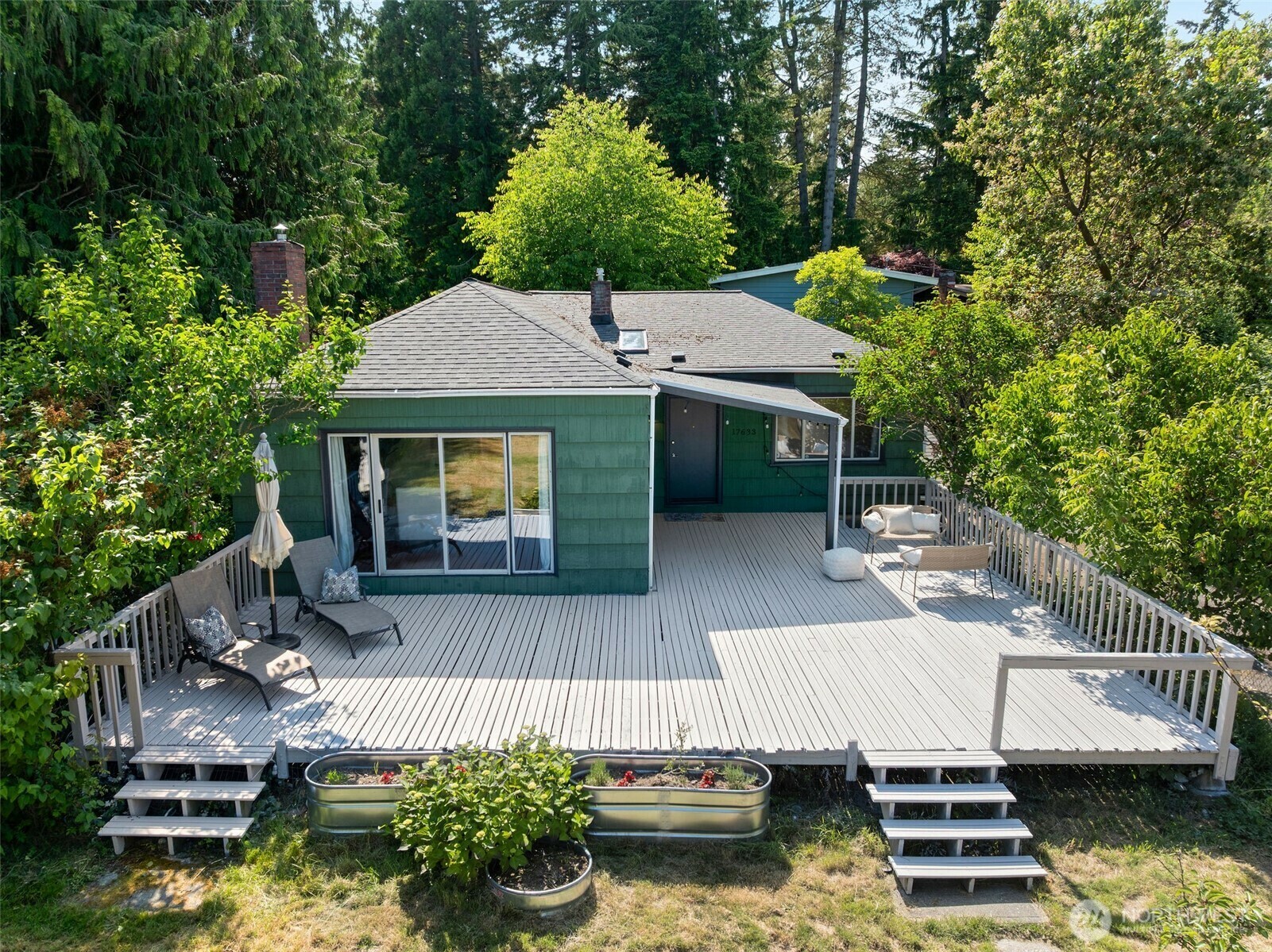 Property Photo: 17633 10th Avenue NE WA 98155