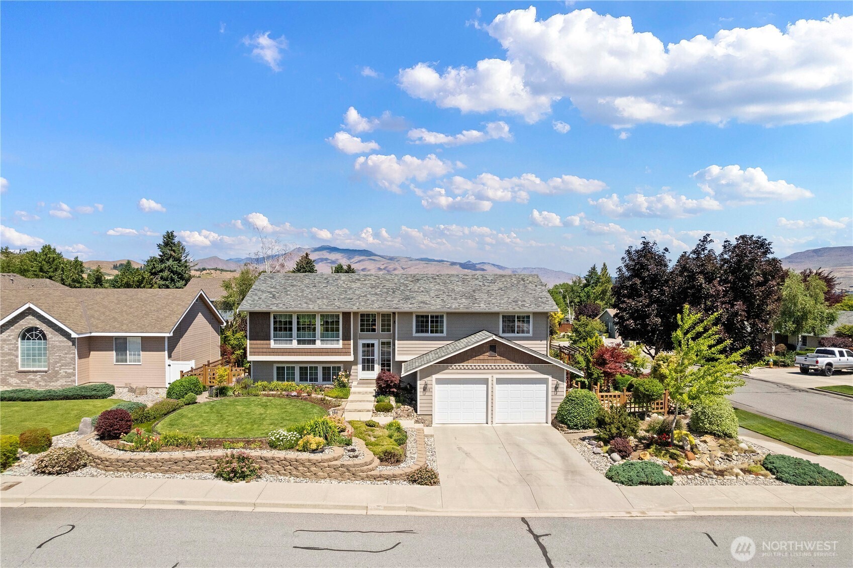 Property Photo: 1600 Brandi Court WA 98801