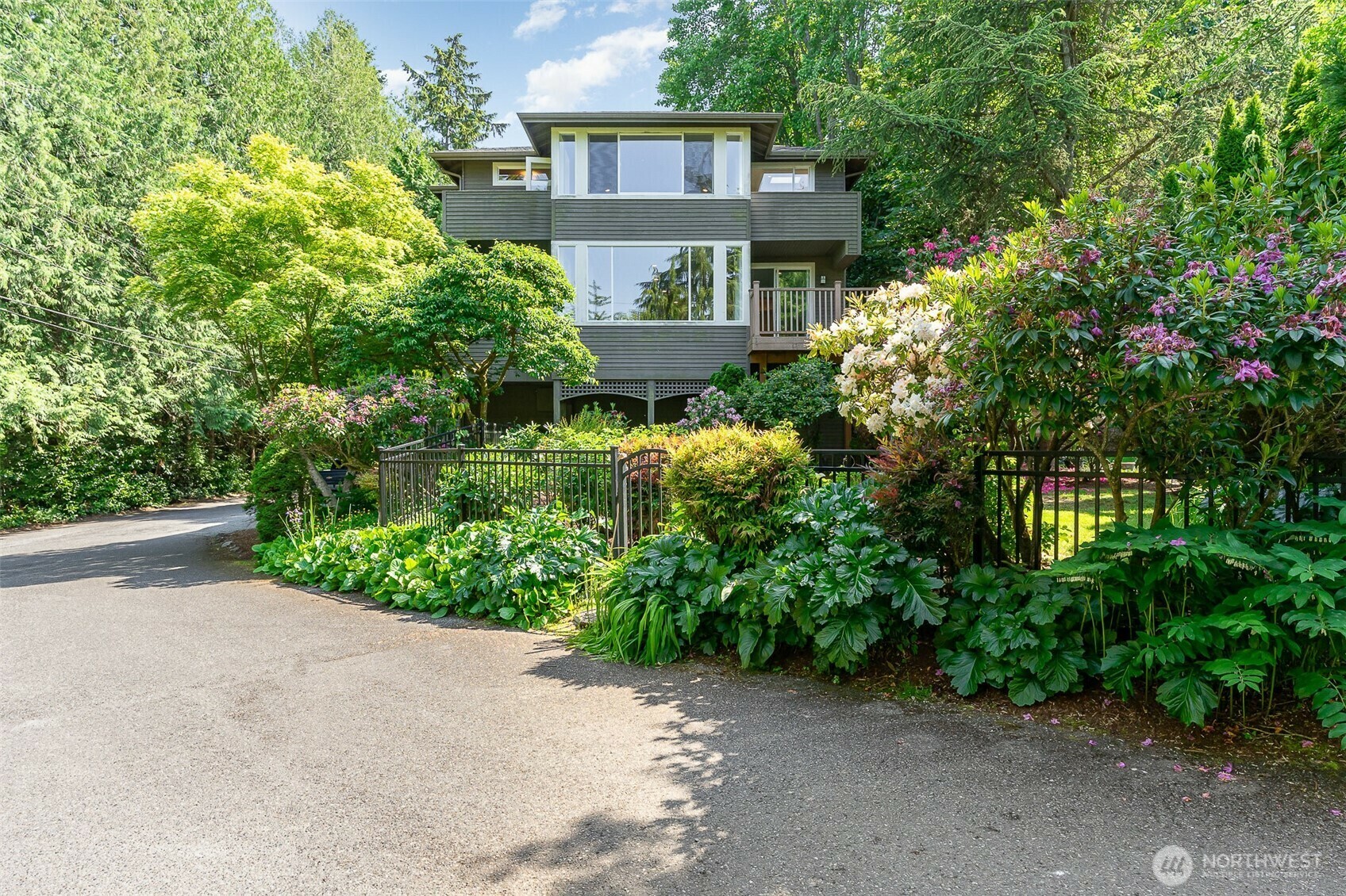 Property Photo: 5443 45th Avenue W WA 98199