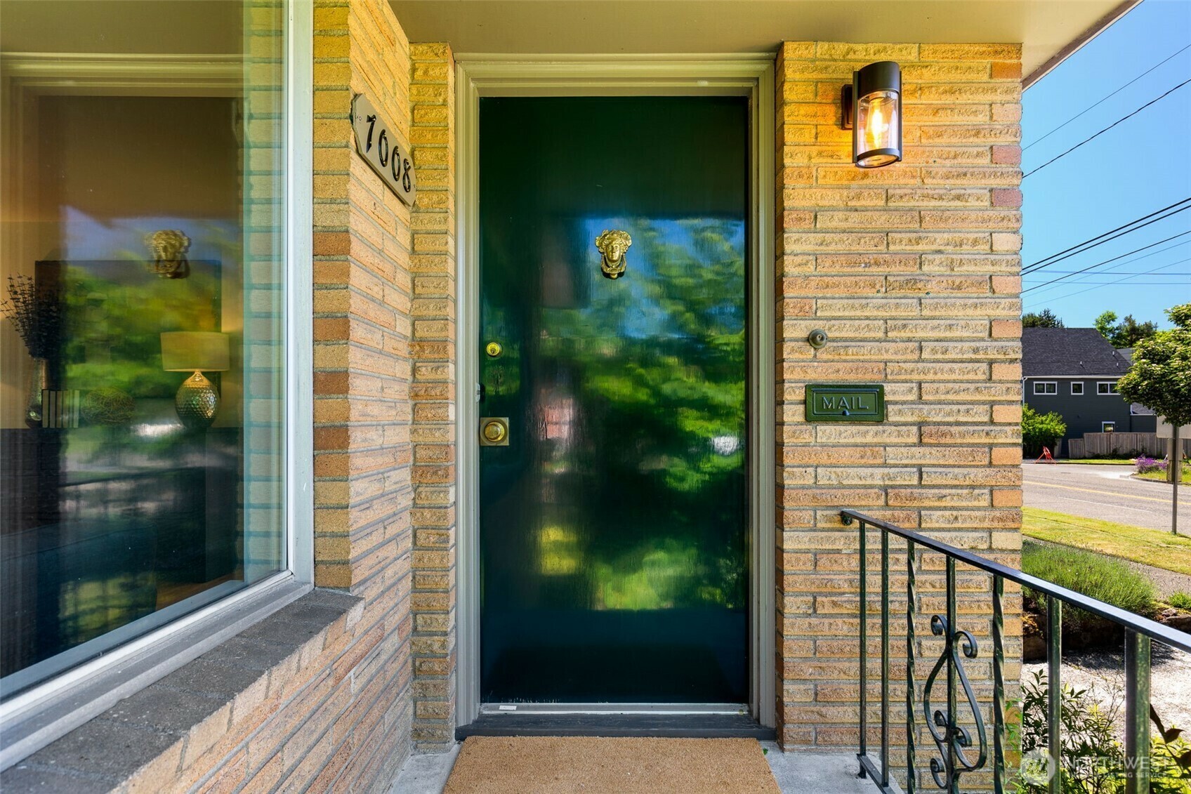 Property Photo: 7008 25th Avenue NE WA 98115