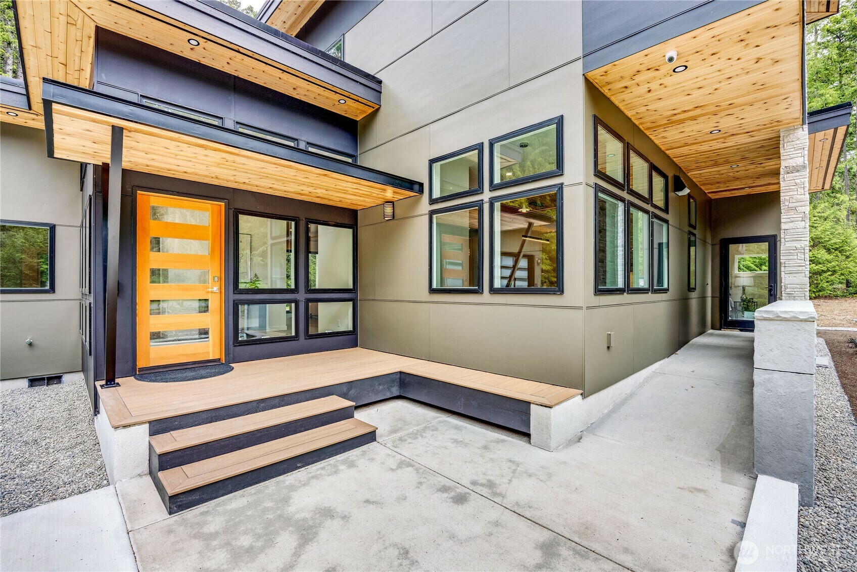 Property Photo:  6050  Chorus Frog Street NE  WA 98110 