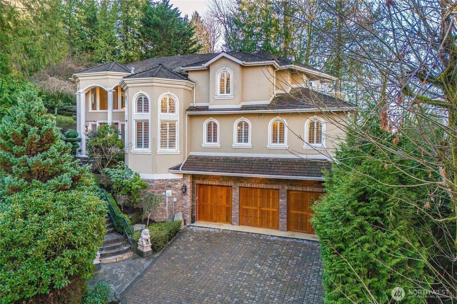 Property Photo:  5325  145th Place SE  WA 98006 