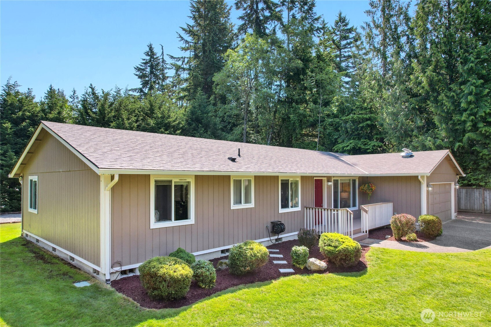 Property Photo: 2321 Martin Avenue E WA 98366