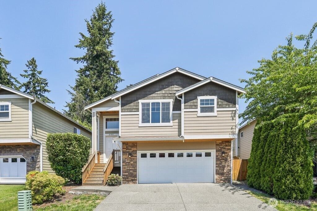 Property Photo:  2103  131st Place SW  WA 98204 