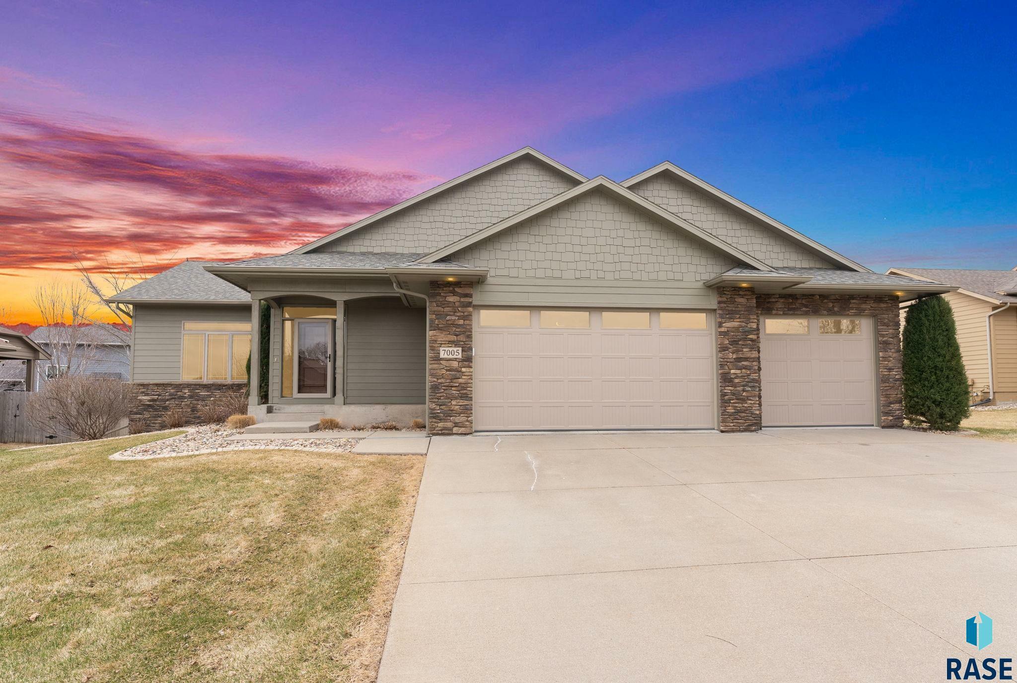 Property Photo: 7005 E Archstone St SD 57110