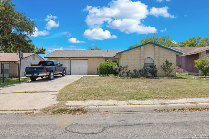 1019 Cloverbrook  San Antonio TX 78245 photo