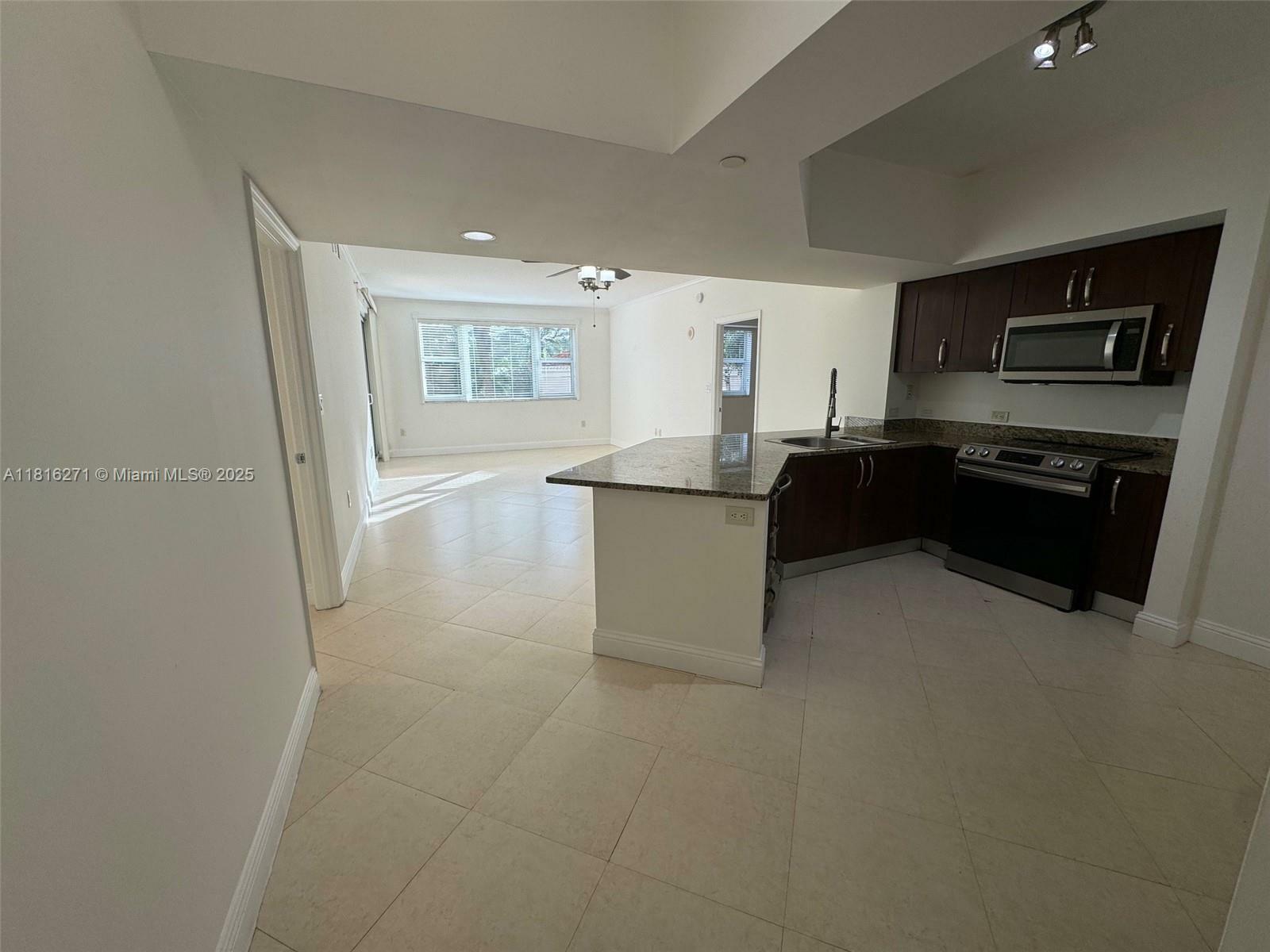 Property Photo:  19900 E Country Club Dr 209  FL 33180 