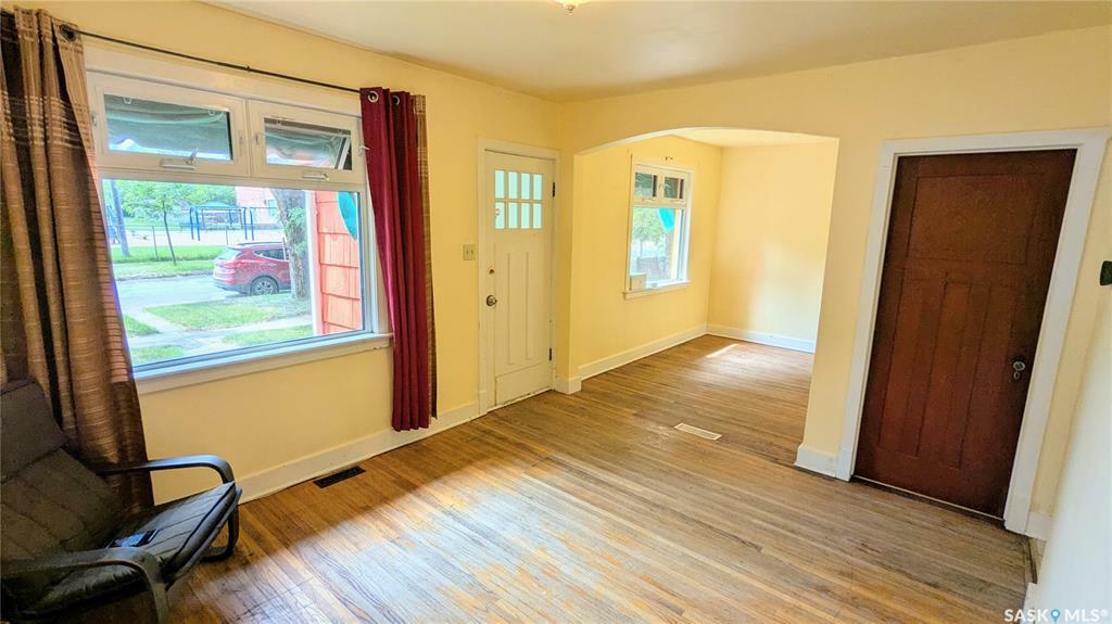Property Photo:  1306 E Avenue N  SK S7L 1T5 