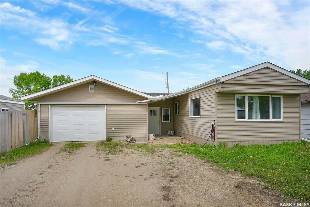 Property Photo: 109 Wetmore Street N SK S0G 4H0