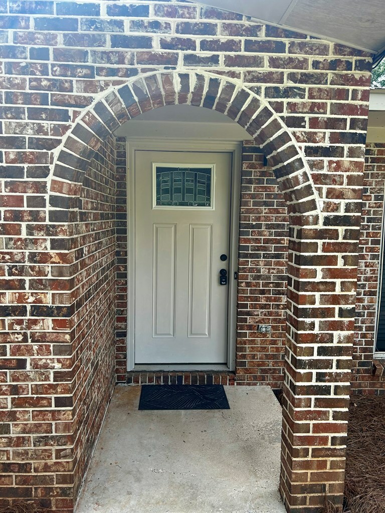 Property Photo:  1002 Monterey Ct.  AL 36303 