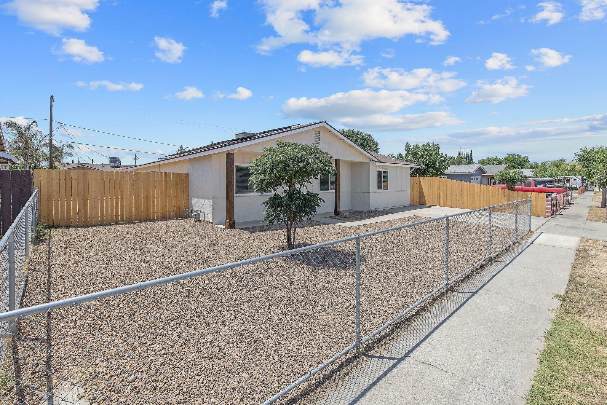 Property Photo: 11456 Manzanita Street CA 93202