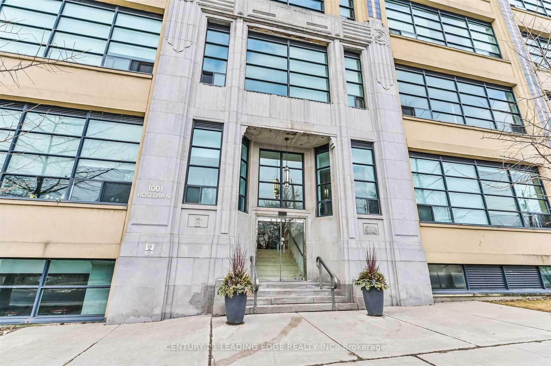 Photo de la propriété: 1001 Roselawn Avenue 111 ON M6B 4M4