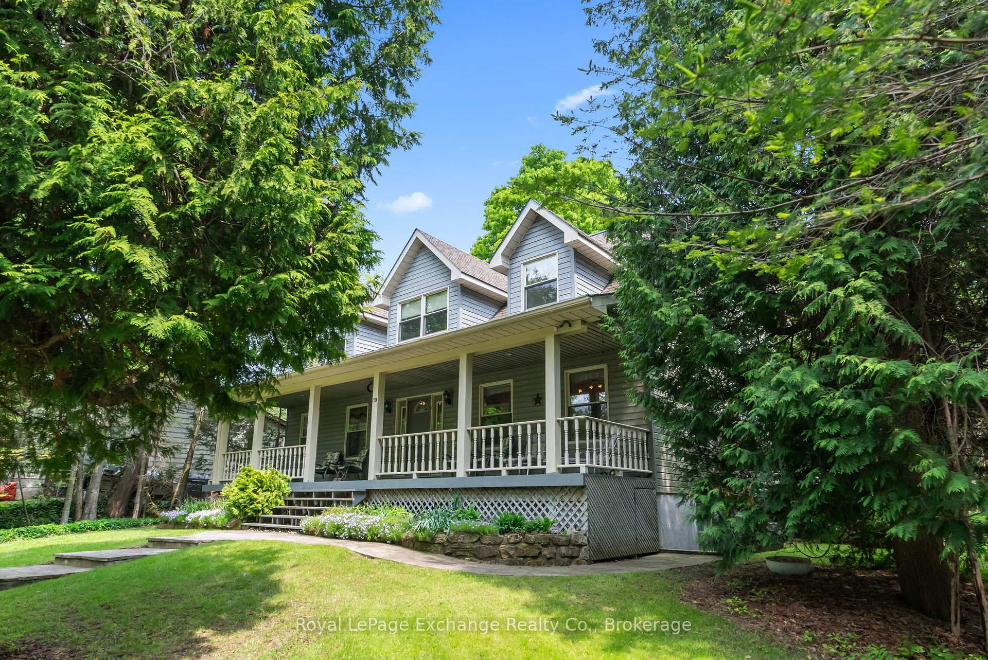 Property Photo: 19 Kuehner Street ON N0G 2T0