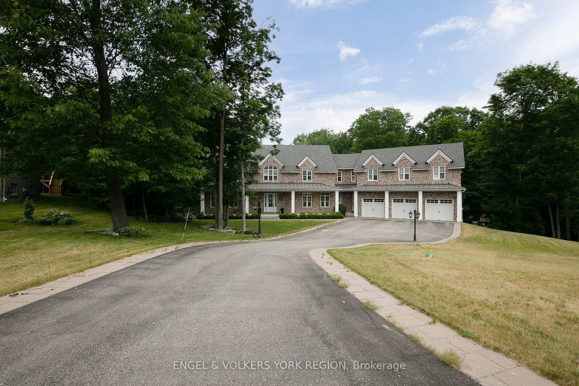 Property Photo: 16 Heron Boulevard ON L9X 0J1