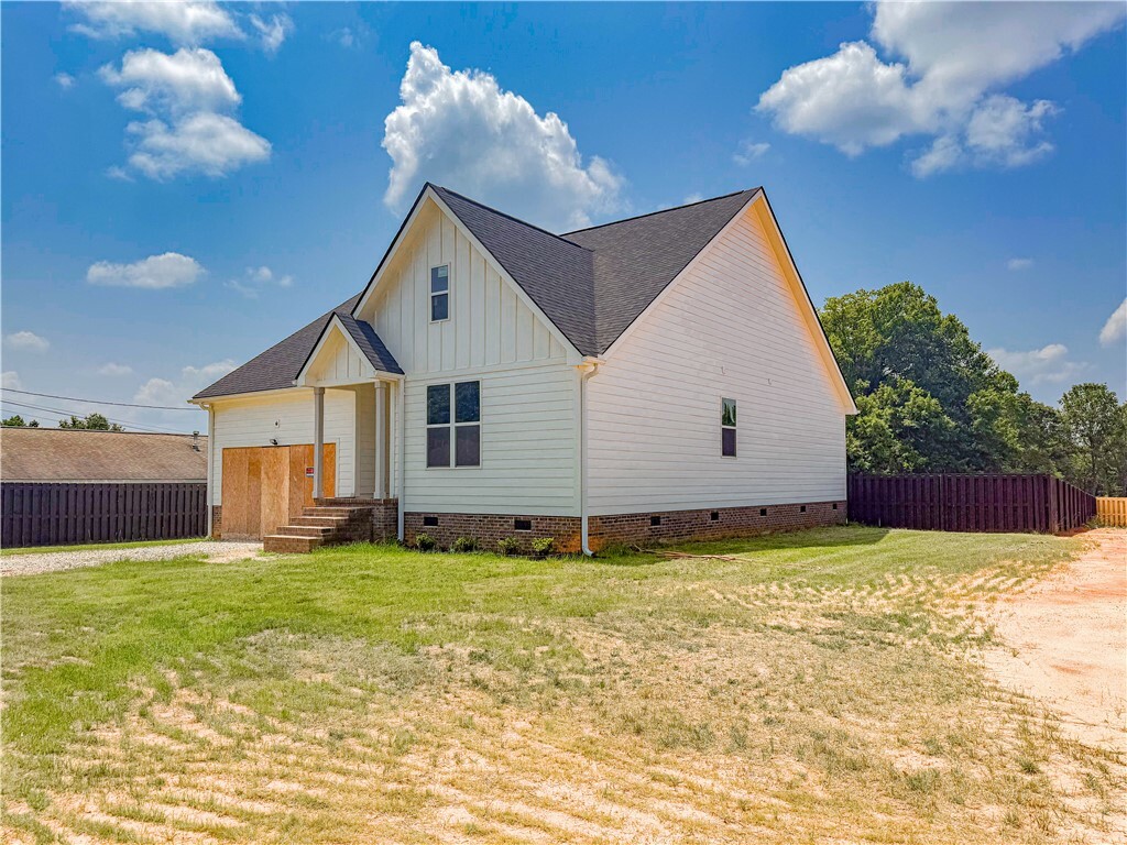 Property Photo:  206 Highland Avenue  SC 29693 