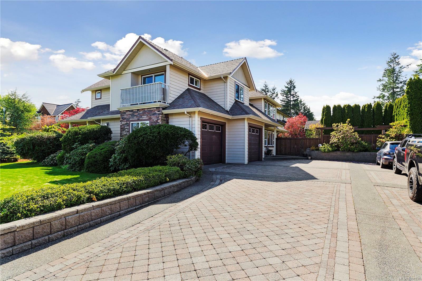 Property Photo: 4994 La Quinta Pl BC V8Y 3G9