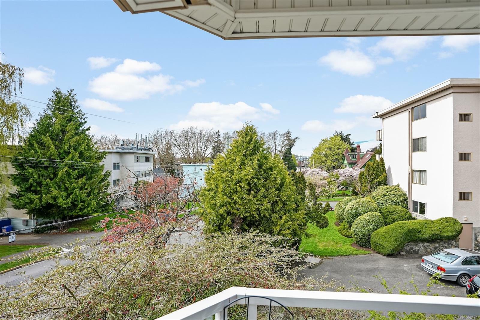 Property Photo:  1158 Fairfield Rd 203  BC V8V 3B1 