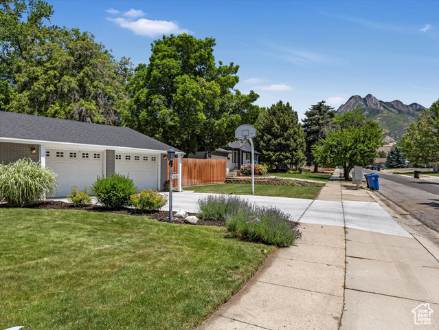 Property Photo: 1555 E Fieldcrest Ln UT 84117