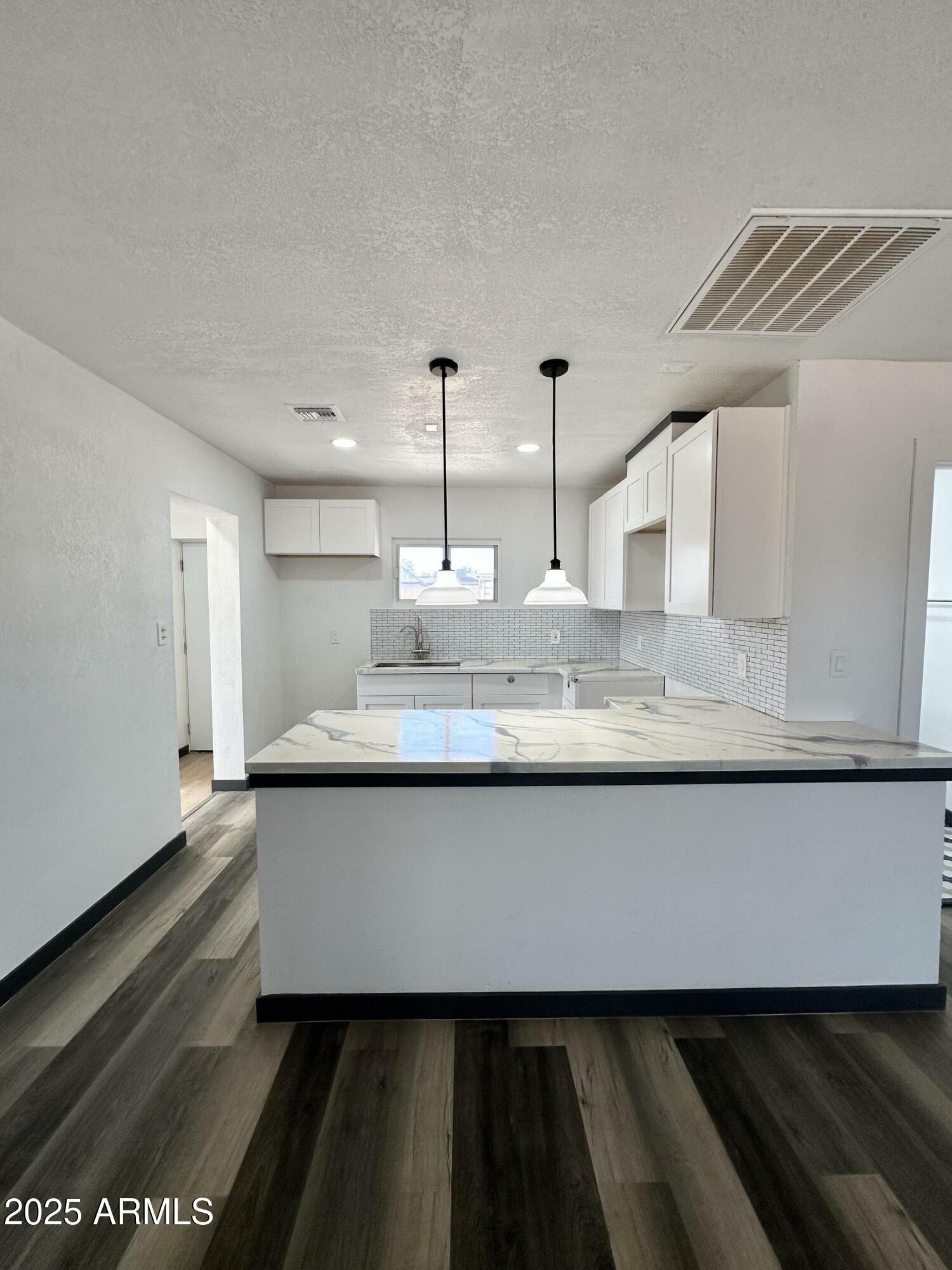 Property Photo: 1214 E Henry Street AZ 85288