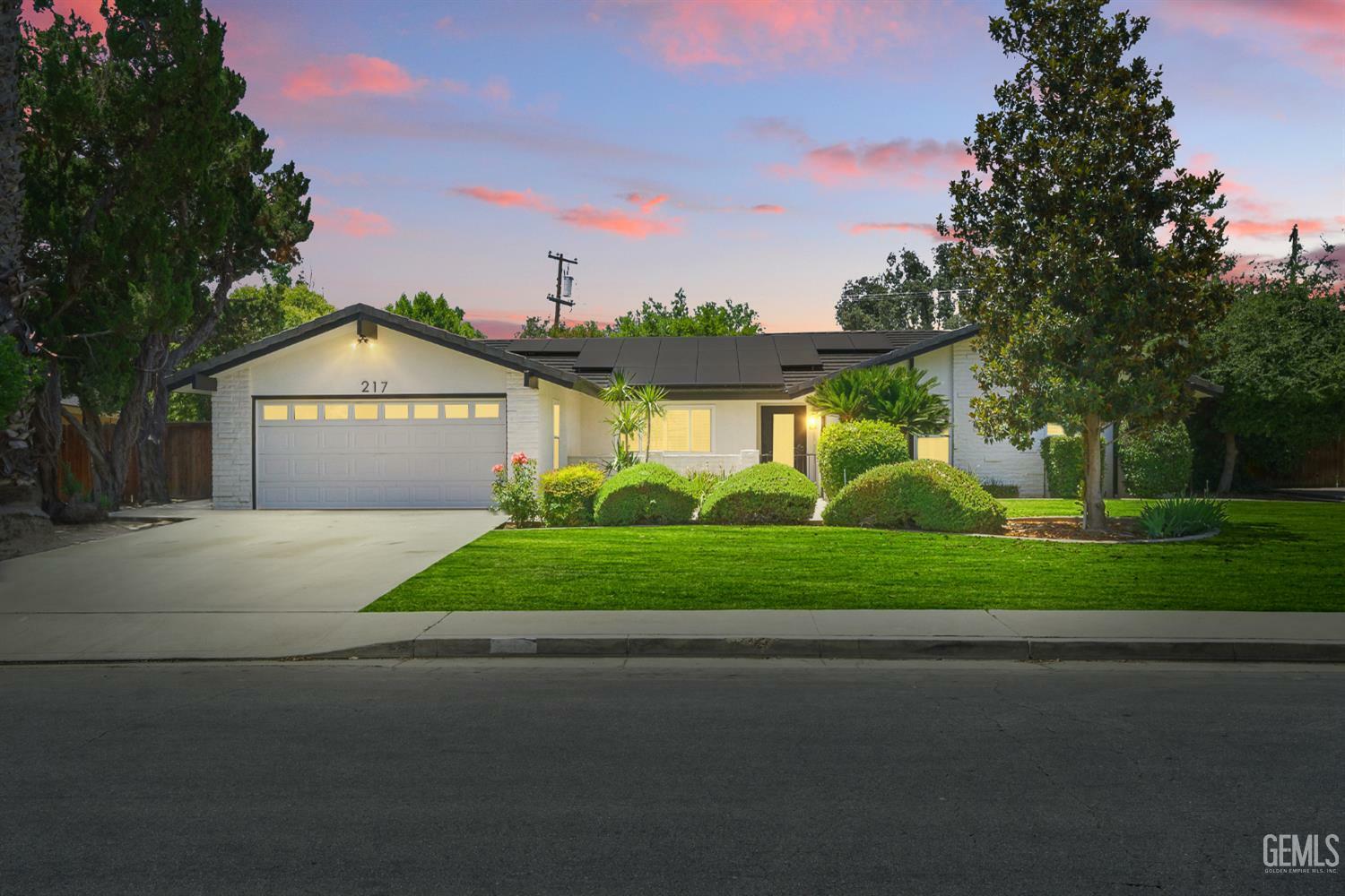 Property Photo: 217 El Rio Drive CA 93309