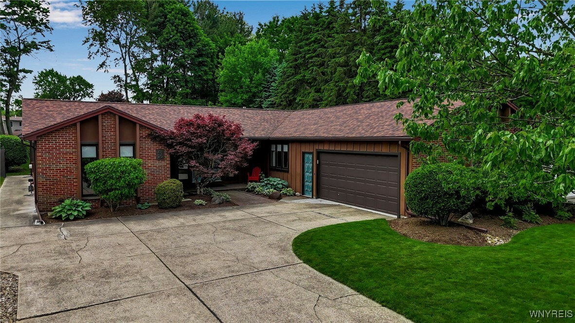 4825 Crestwood Drive  Hamburg NY 14075 photo