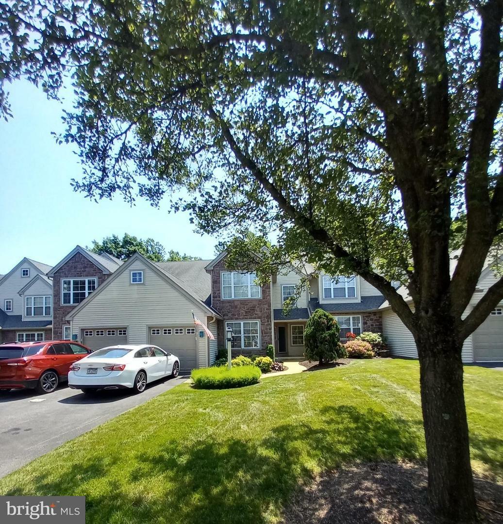 116 Hawk Valley Lane  Denver PA 17517 photo