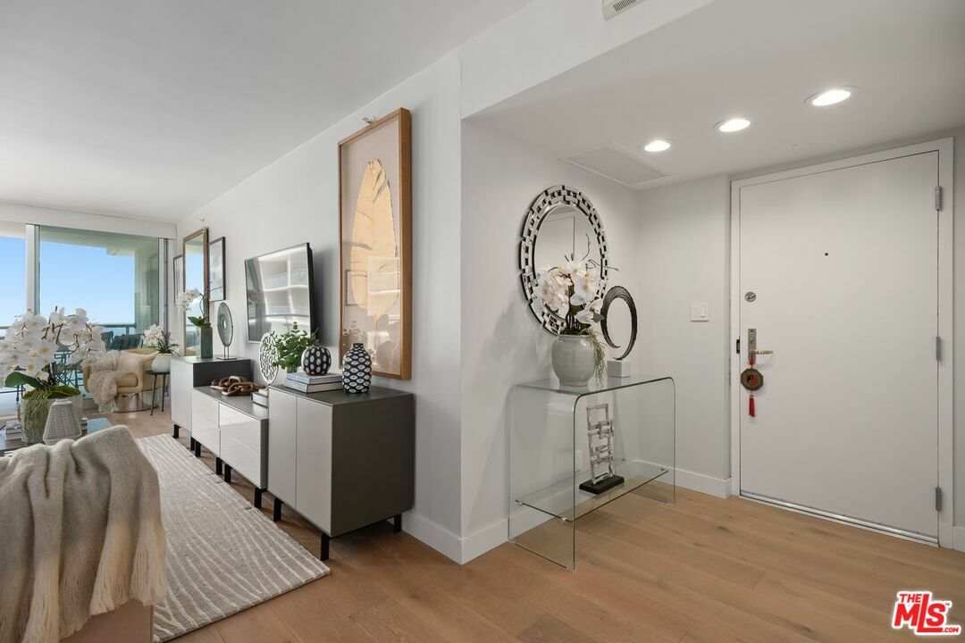 Property Photo:  201 Ocean Ave  CA 90402 