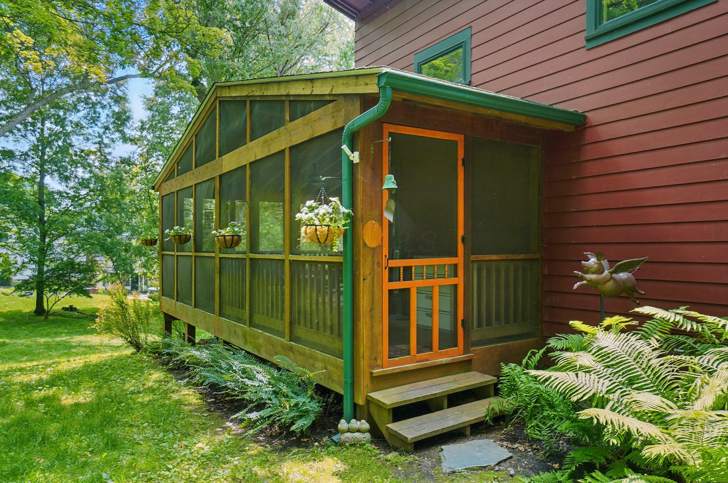 Property Photo: 136 Shepardson Court OH 43023